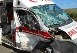 Hasta taşıyan ambulans kaza yaptı!