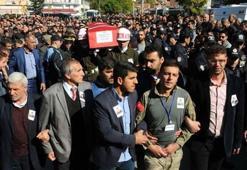 Şehit uzman çavuşu son yolculuğuna 10 bin kişi uğurladı