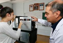 Babası için geliştirdiği cihazla dünya birincisi oldu!
