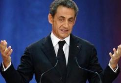 Kaddafi'ye yakın iş adamı: Sarkozy'e valizlerle para taşıdım