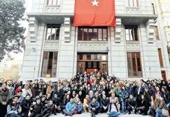 Nişantaşı Anadolu Lisesi mezunları okulun yeni binasında buluştu