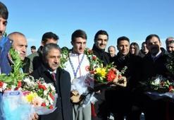 Kars'ta bir dünya şampiyonu! Rus rakibini...