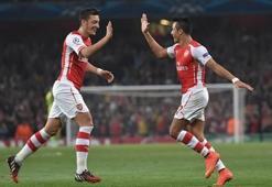 Arsenal, Mesut Özil ve Sanchez'le parlıyor