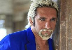 Şarkıcı Tarık Mengüç kızı için dua istedi