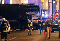 Berlin'de TIR Noel pazarına girdi, ölü ve yaralılar var