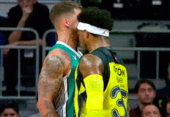 Bobby Dixon, Scottie Wilbekin'e kafa attı!