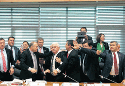 Üçüncü maddede gerilim yükseldi