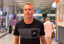 Yönetim, Sigthorsson gitsin istiyor!