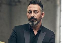 Cem Yılmaz'ın paylaştığı fotoğrafta 'çıplak kadın' detayı