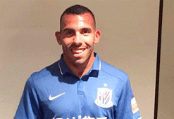 Carlos Tevez resmen Shanghai'da!