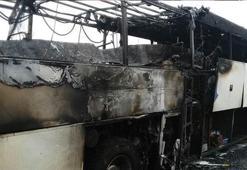 İçinde 16 yolcu bulunan otobüste yangın çıktı