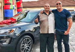 Dwayne Johnson'dan babasına sürpriz