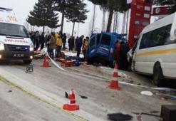 Askeri araç ile minibüs çarpıştı: 1 asker şehit