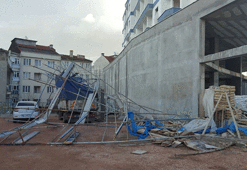Fırtına Bursa'yı uçuruyor
