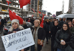 CHP'liler, patlama noktasına kırmızı karanfiller bıraktı