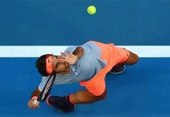 Federer güle oynaya kazandı!