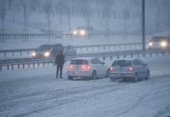İstanbul'da kar başladı! Meteoroloji hava durumu için uyarmıştı