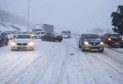 İstanbul'da kar yağışı ne zaman son bulacak? İBB'den trafik uyarısı