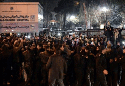 İran karıştı! Sokaklara döküldüler!
