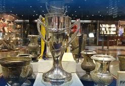 Fenerbahçe Müzesi'ndeki şampiyonluk kupasını çaldı ve...