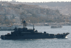 Rus askeri gemisi Çanakkale Boğazı'ndan geçti