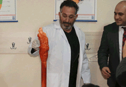 Cem Yılmaz laboratuvar deney yaptı