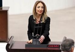 Bağımsız vekil Aylin Nazlıaka kendini kürsüye kelepçeledi