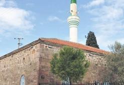 Camiyi Athena Tapınağı’nın taşlarıyla yapmışlar