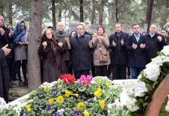 İsmail Cem mezarı başında anıldı