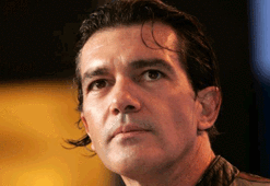 Antonio Banderas kalp krizi geçirdi!