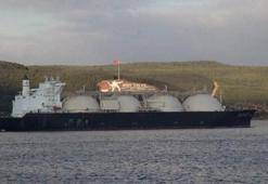 Dev tanker boğazı kapattı