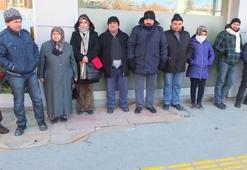 3 gündür banka önünde bekliyorlar