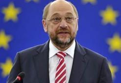 Başbakan adayı Schulz, halk desteğinde Merkel'i geçti