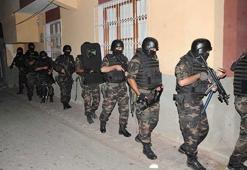 Silah kaçakçısı terör örgütü üyelerine "şafak" baskını!