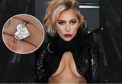 Lady Gaga nişan yüzüğünü geri verdi!