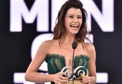Beren Saat'in transparan elbisesi çok konuşuldu