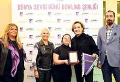 Down sendromlu çocukların bowling keyfi