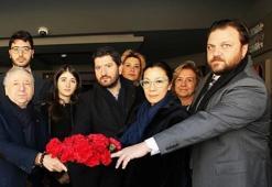 FIA Başkanı, Reina'ya karanfil bıraktı