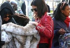 Şaka değil gerçek! Kendall Jenner semt pazarında!