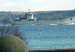 Rus çıkarma gemisi Çanakkale Boğazı'ndan geçti