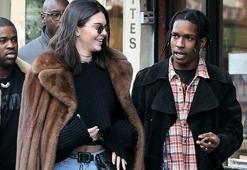Kendall Jenner sevgilisiyle yakalandı!