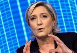 Aşırı sağcı Le Pen'in dokunulmazlığı tehlikede