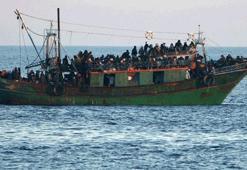 Samos Adasına sığınmacı taşıyan bir Türk gözaltına alındı