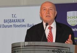 Ahmet Ercan : Deprem yerde 4 ile 5 KM'lik bir yarılma oluşturmuş olabilir