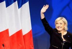 AP, Le Pen'in dokunulmazlığını kaldırdı