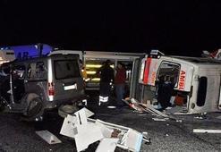 Ambulansla kamyonet çarpıştı: 4 ölü, 1 yaralı