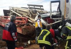 Hazır beton pompa vinci şarampole devrildi: 1 ölü, 1 yaralı
