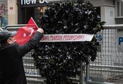Hollanda Başkonsolosluğuna siyah çelenk bırakıldı