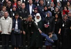 Org. Akar şehit oğlunu kucağından ayırmadı!