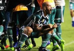 Felipe Melo yine Brezilya'yı salladı!